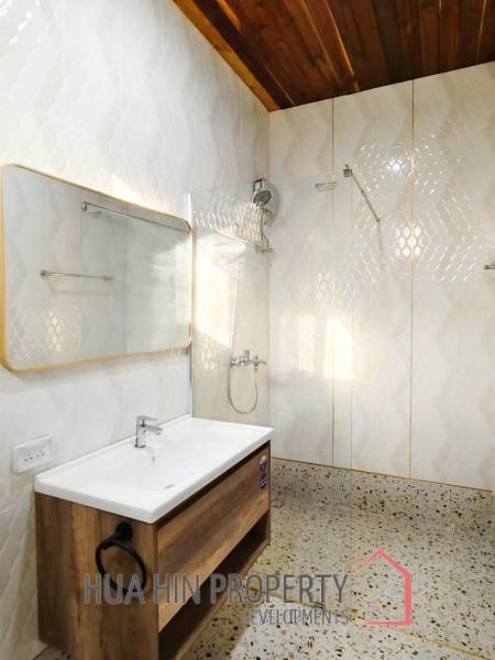 STUNNING BEACH VILLA IN KHAO TAO : 4 bed perfect for investment