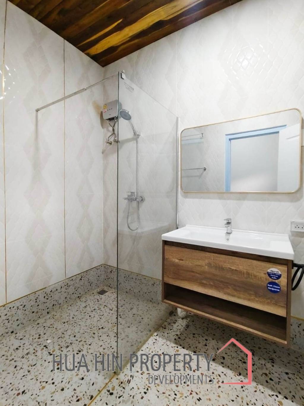STUNNING BEACH VILLA IN KHAO TAO : 4 bed perfect for investment