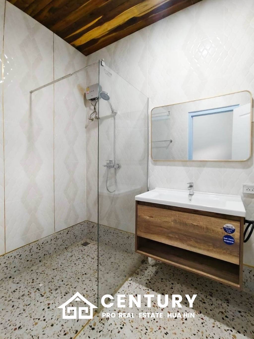 STUNNING BEACH VILLA IN KHAO TAO : 4 bed perfect for investment