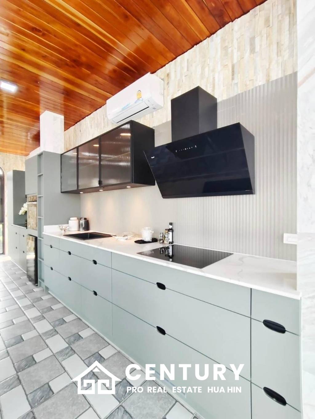 STUNNING BEACH VILLA IN KHAO TAO : 4 bed perfect for investment