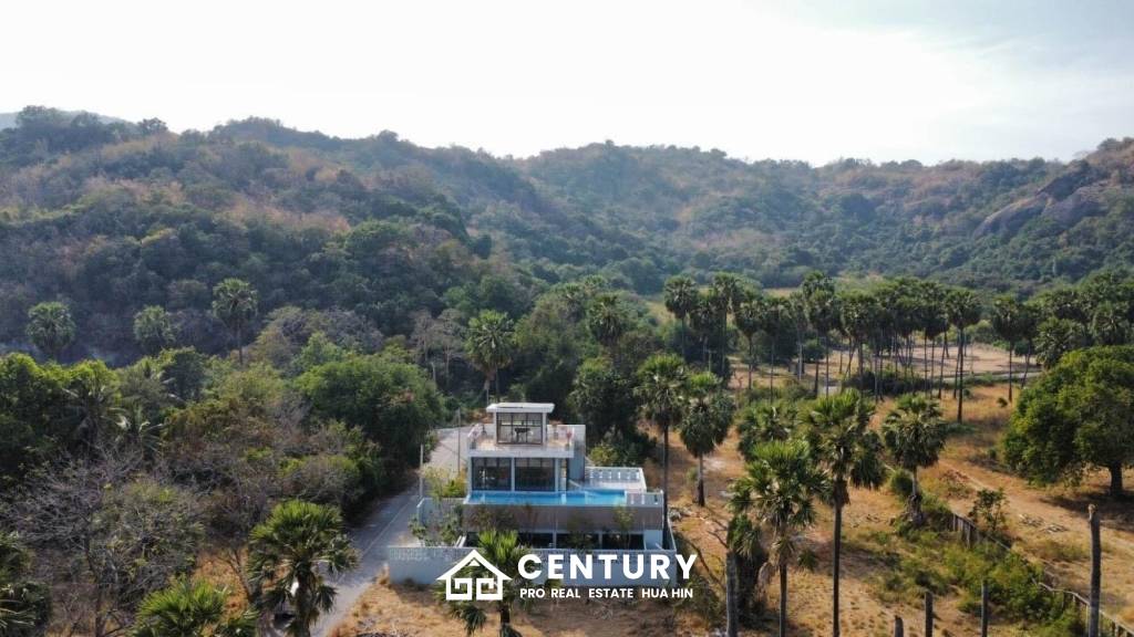 STUNNING BEACH VILLA IN KHAO TAO : 4 bed perfect for investment