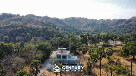 STUNNING BEACH VILLA IN KHAO TAO : 4 bed perfect for investment