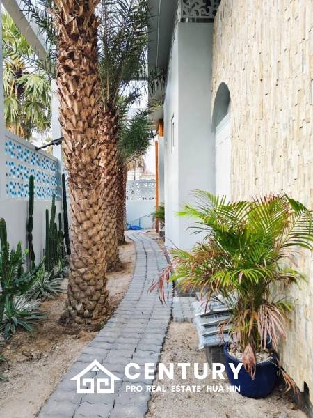 STUNNING BEACH VILLA IN KHAO TAO : 4 bed perfect for investment