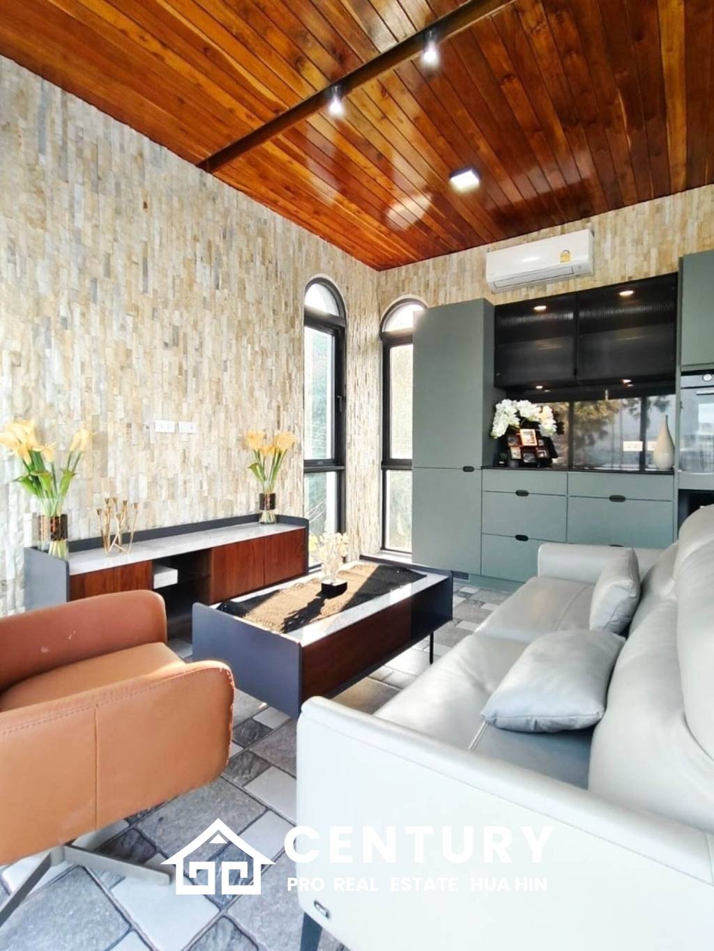 STUNNING BEACH VILLA IN KHAO TAO : 4 bed perfect for investment