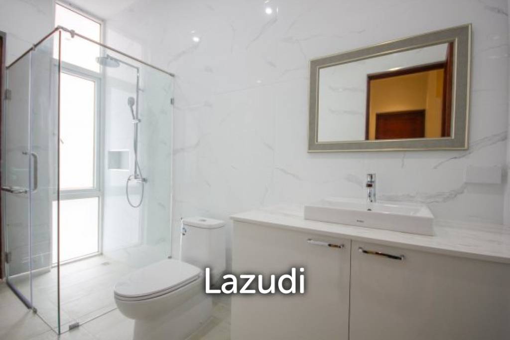 Black Lotus : Stunning Renovated 4-Bed Pool Villa On Large Plot