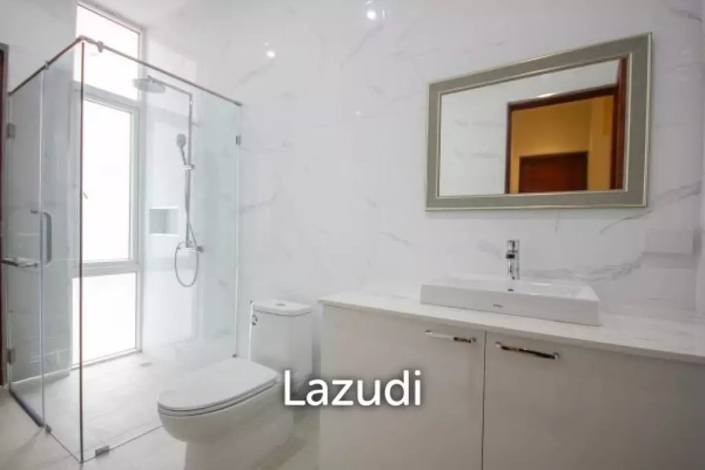 Black Lotus : Stunning Renovated 4-Bed Pool Villa On Large Plot