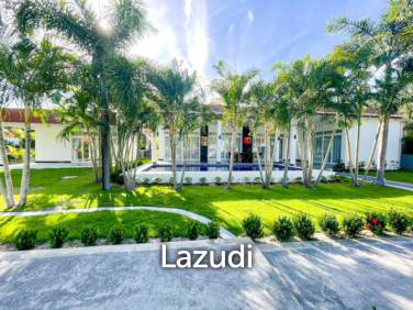 Black Lotus : Stunning Renovated 4-Bed Pool Villa On Large Plot