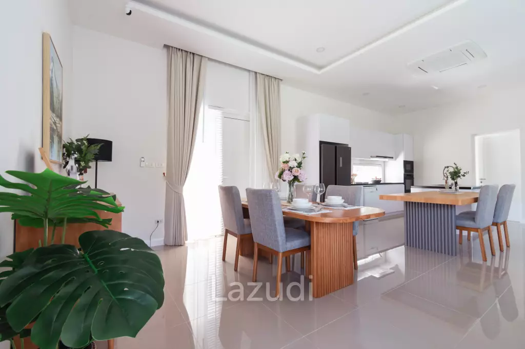 3 Beds 4 Baths 286.8 SQ.M Woodlands Residence