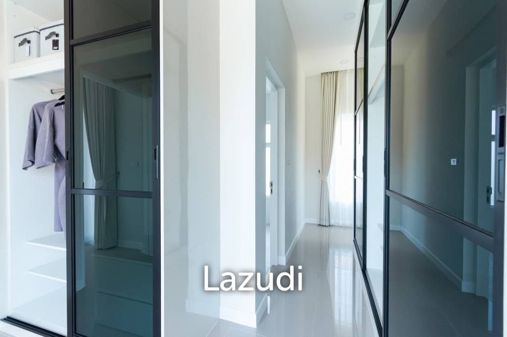 3 Beds 4 Baths 286.8 SQ.M Woodlands Residence