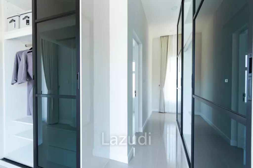 3 Beds 4 Baths 286.8 SQ.M Woodlands Residence