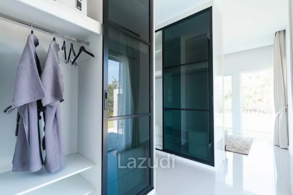 3 Beds 4 Baths 286.8 SQ.M Woodlands Residence