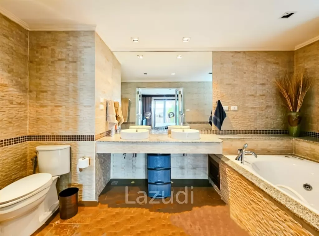 Charming Seaside 2 Bedroom Condo in The Beach Palace Cha Am for Sale