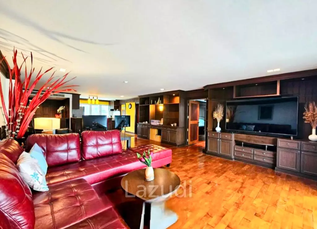 Charming Seaside 2 Bedroom Condo in The Beach Palace Cha Am for Sale