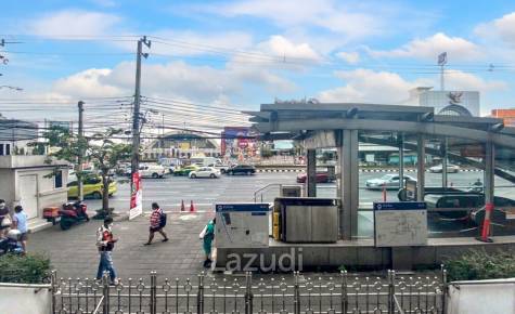 183 SQ.M Retail Space at Rama 4 on Tang Hua Pug Building