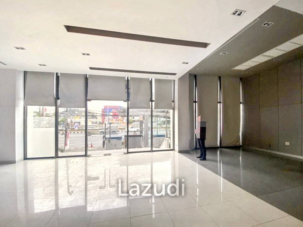 183 SQ.M Retail Space at Rama 4 on Tang Hua Pug Building