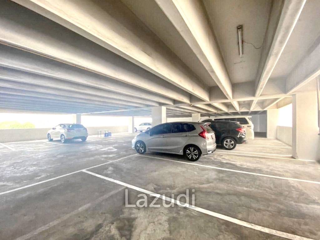 183 SQ.M Retail Space at Rama 4 on Tang Hua Pug Building