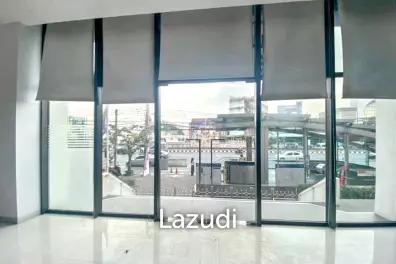 183 SQ.M Retail Space at Rama 4 on Tang Hua Pug Building