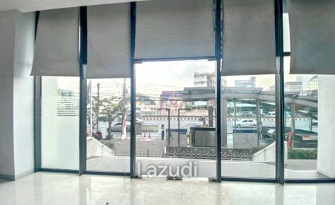 183 SQ.M Retail Space at Rama 4 on Tang Hua Pug Building