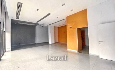 183 SQ.M Retail Space at Rama 4 on Tang Hua Pug Building