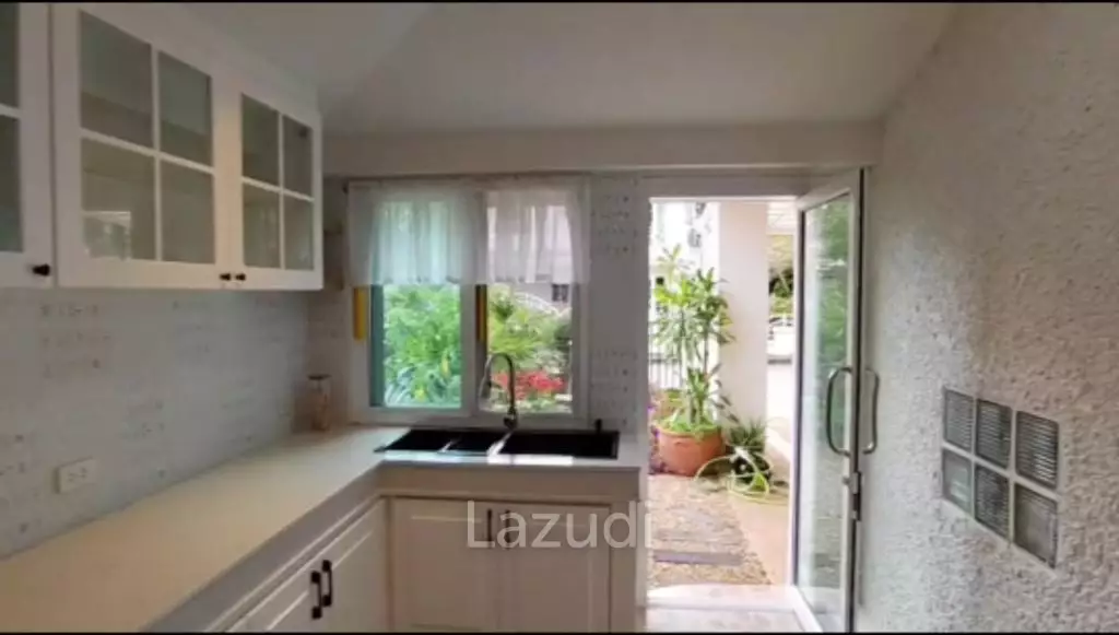 Beautiful 4 bed 3 bath poolvilla near international School in Hangdong Chiang Mai for rent