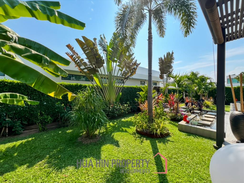 For Sale : Modern 5-Bedroom Villa in La Lua Hua Hin