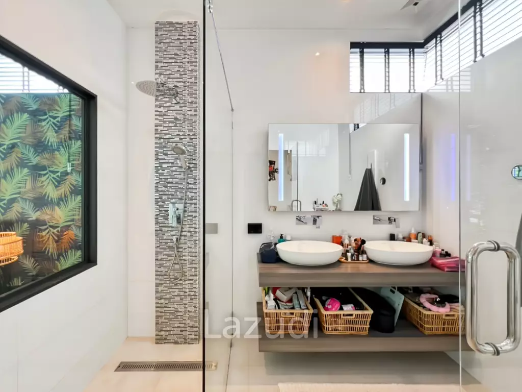 For Sale : Modern 5-Bedroom Villa in La Lua Hua Hin