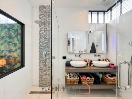 For Sale : Modern 5-Bedroom Villa in La Lua Hua Hin