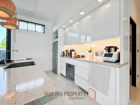 For Sale : Modern 5-Bedroom Villa in La Lua Hua Hin