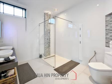 For Sale : Modern 5-Bedroom Villa in La Lua Hua Hin