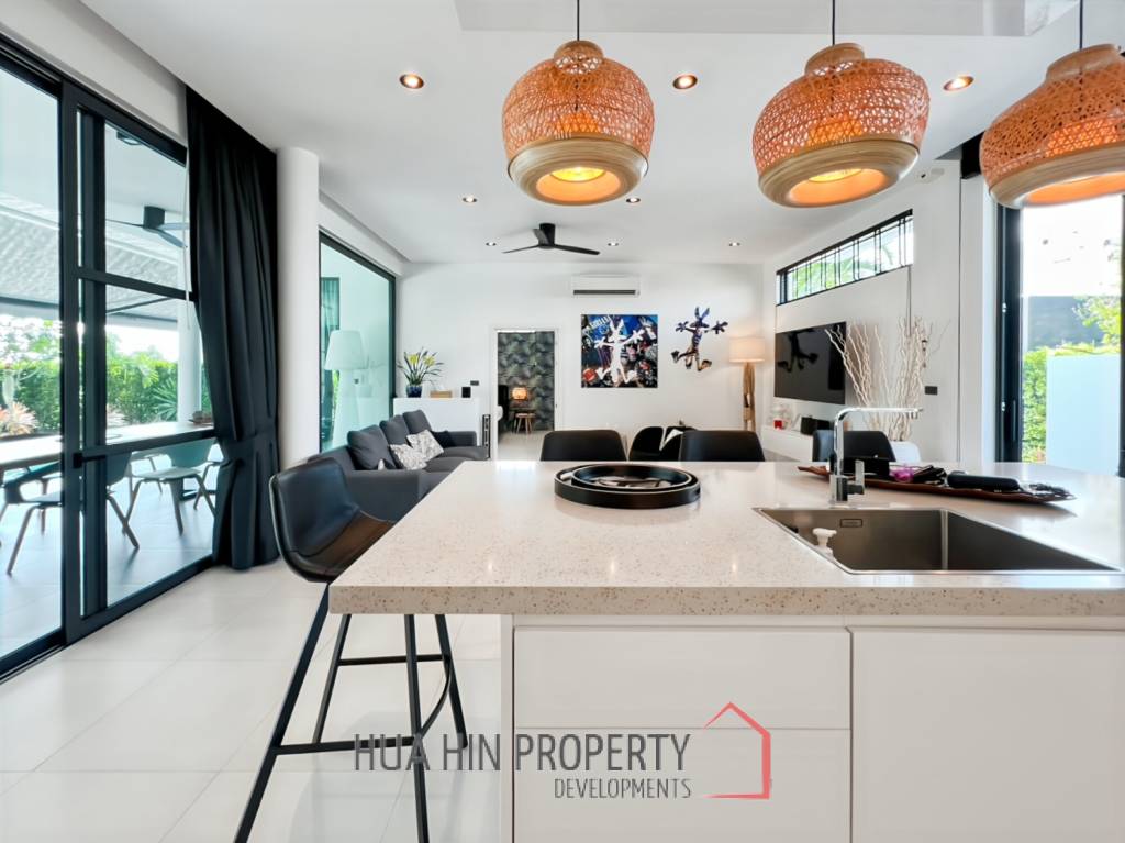 For Sale : Modern 5-Bedroom Villa in La Lua Hua Hin