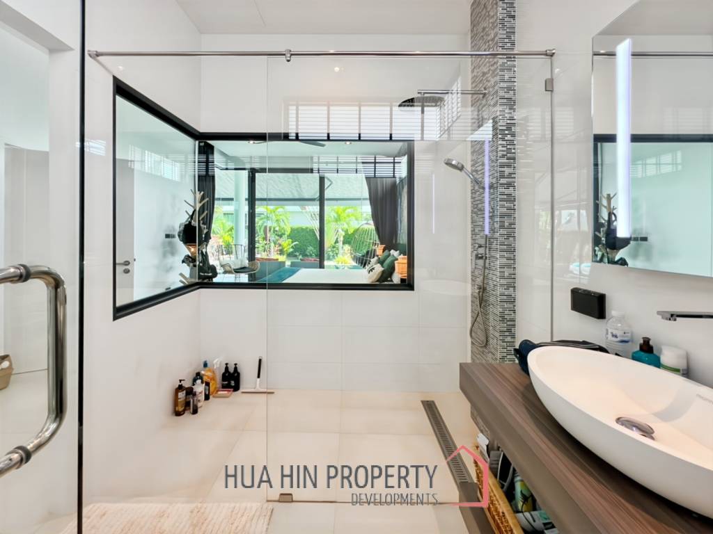 For Sale : Modern 5-Bedroom Villa in La Lua Hua Hin