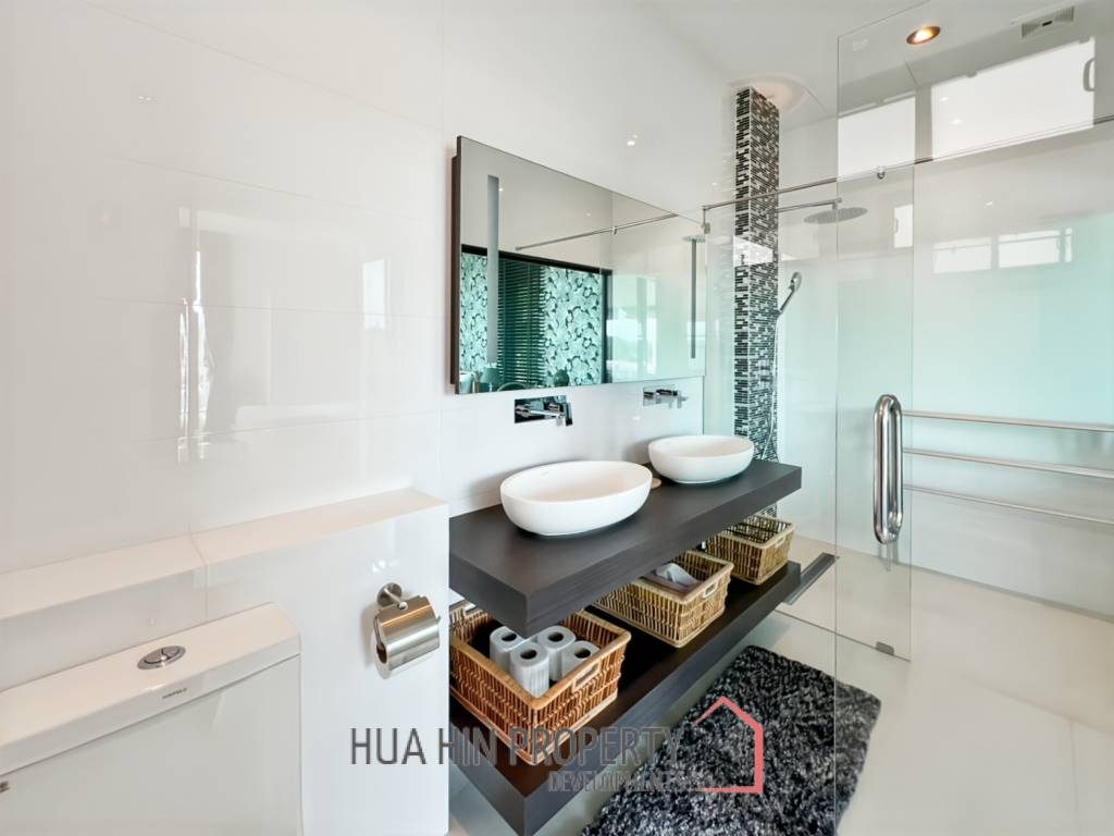 For Sale : Modern 5-Bedroom Villa in La Lua Hua Hin