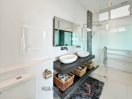 For Sale : Modern 5-Bedroom Villa in La Lua Hua Hin