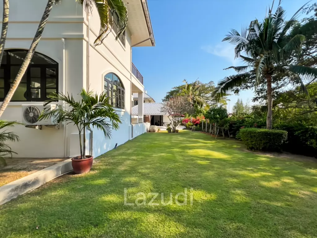 Grand Hill: 5 Bedroom Villa with Private Pool in Soi Hua Hin 88
