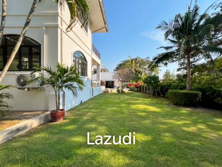 Grand Hill: 5 Bedroom Villa with Private Pool in Soi Hua Hin 88