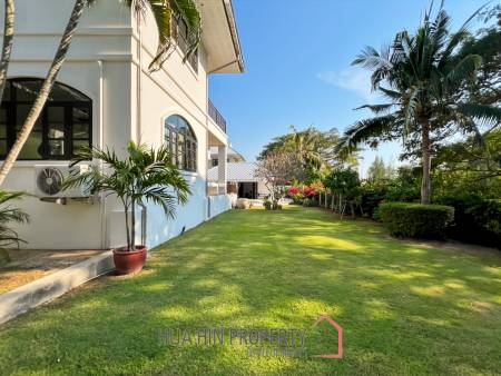 Grand Hill: 5 Bedroom Villa with Private Pool in Soi Hua Hin 88