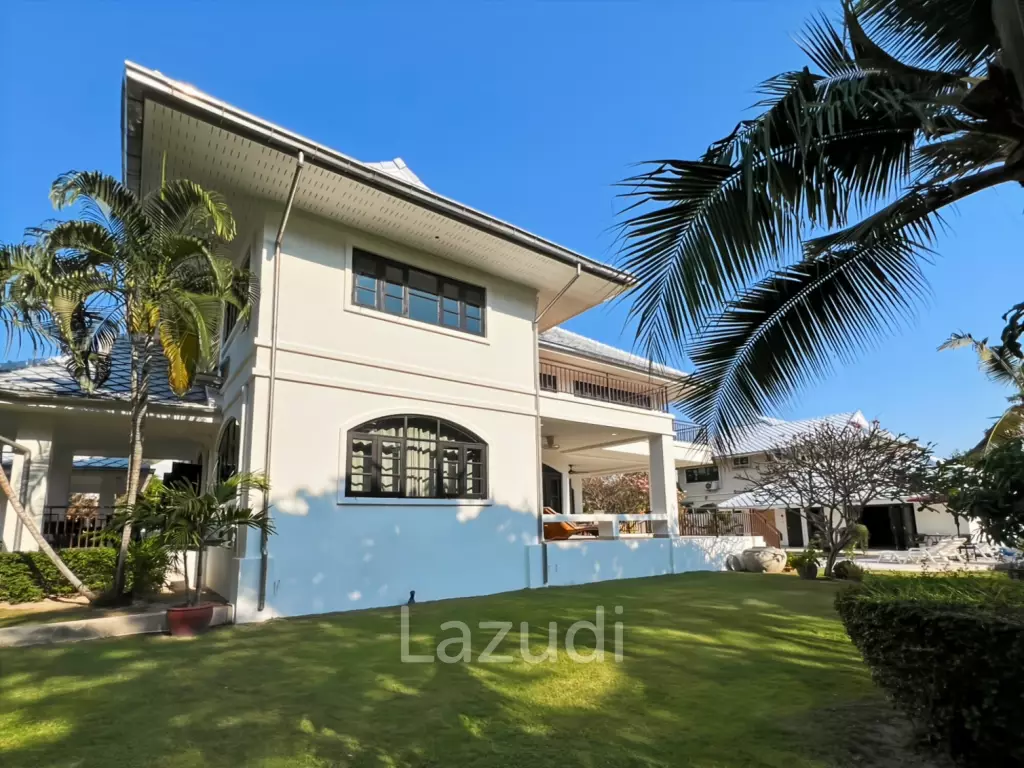 Grand Hill: 5 Bedroom Villa with Private Pool in Soi Hua Hin 88