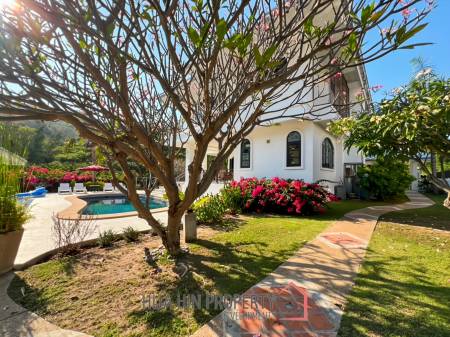 Grand Hill: 5 Bedroom Villa with Private Pool in Soi Hua Hin 88