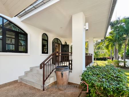 Grand Hill: 5 Bedroom Villa with Private Pool in Soi Hua Hin 88