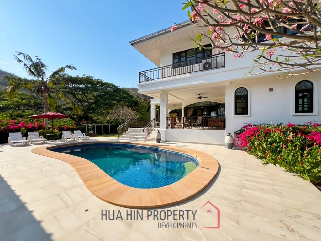 Grand Hill: 5 Bedroom Villa with Private Pool in Soi Hua Hin 88