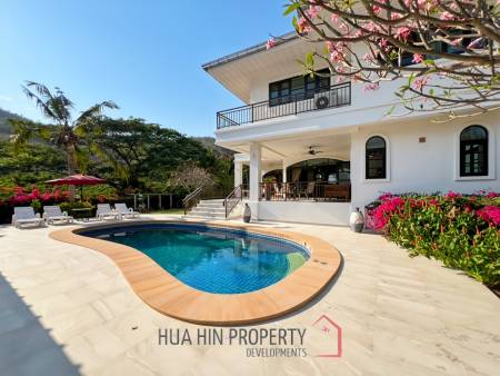Grand Hill: 5 Bedroom Villa with Private Pool in Soi Hua Hin 88