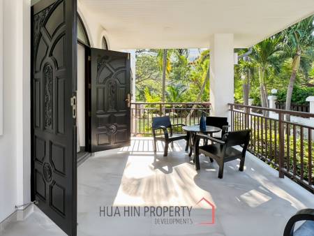 Grand Hill: 5 Bedroom Villa with Private Pool in Soi Hua Hin 88