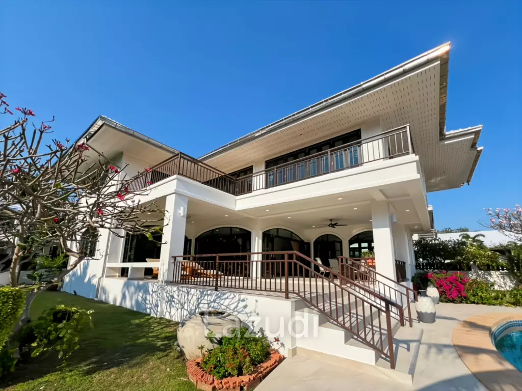 Grand Hill: 5 Bedroom Villa with Private Pool in Soi Hua Hin 88