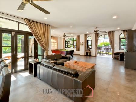 Grand Hill: 5 Bedroom Villa with Private Pool in Soi Hua Hin 88