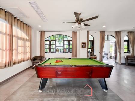 Grand Hill: 5 Bedroom Villa with Private Pool in Soi Hua Hin 88