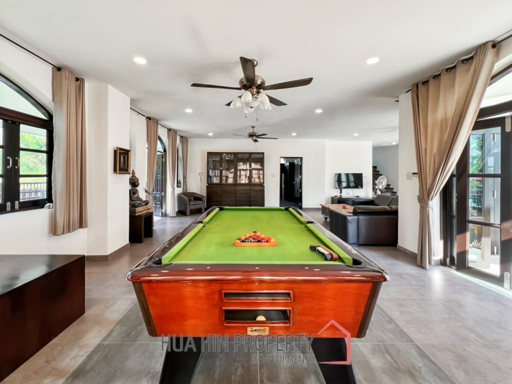 Grand Hill: 5 Bedroom Villa with Private Pool in Soi Hua Hin 88