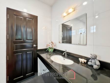 Grand Hill: 5 Bedroom Villa with Private Pool in Soi Hua Hin 88