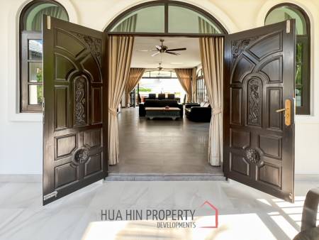 Grand Hill: 5 Bedroom Villa with Private Pool in Soi Hua Hin 88