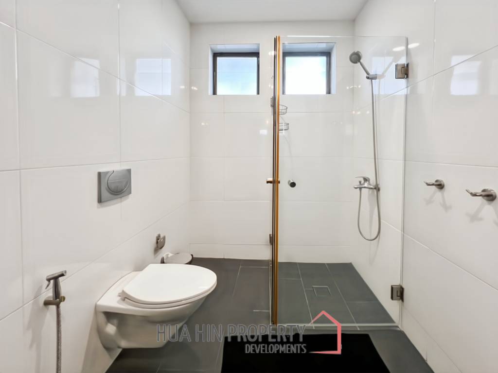 Grand Hill: 5 Bedroom Villa with Private Pool in Soi Hua Hin 88