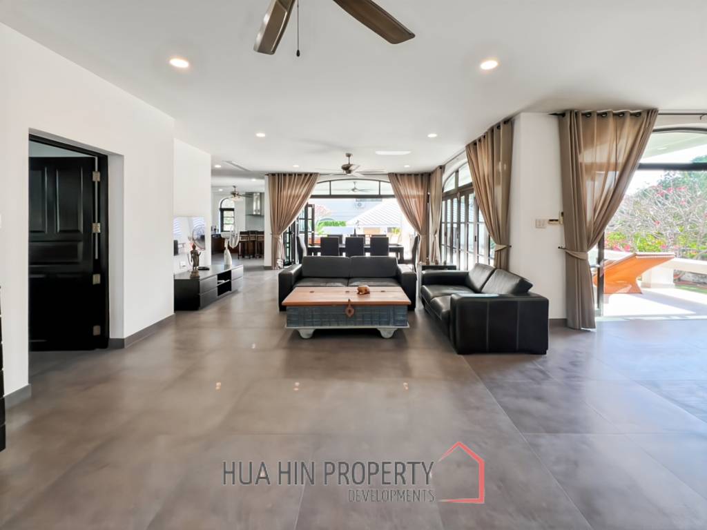 Grand Hill: 5 Bedroom Villa with Private Pool in Soi Hua Hin 88